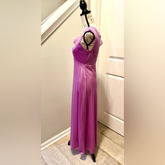 Vintage 1950s Sexy Nightgown/Dress Slip by Blush Intimates. Lilac, Lace, Size M - Picture 4 of 10